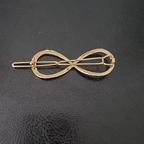 Golden Twist Hair Clip - Picture 3 of 4